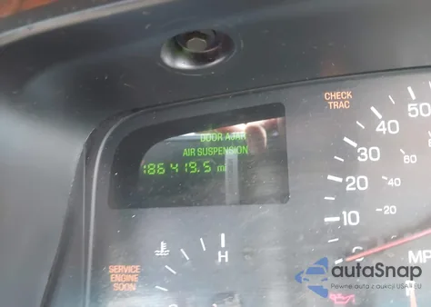 1999 Lincoln Town Car Executive из США, поврежденный, VIN 1LNHM81W6XY706261